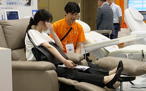 電動リクライニングチェアの商品体験
